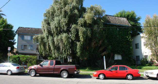 Park Manor Apartments in Tarzana, CA - Building Photo - Building Photo