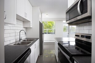 3888 Bathurst St Apartments