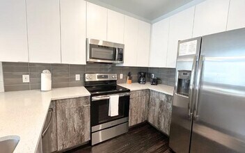 679 Edgewood Ave NE, Unit SI ID1328923P in Atlanta, GA - Building Photo - Building Photo