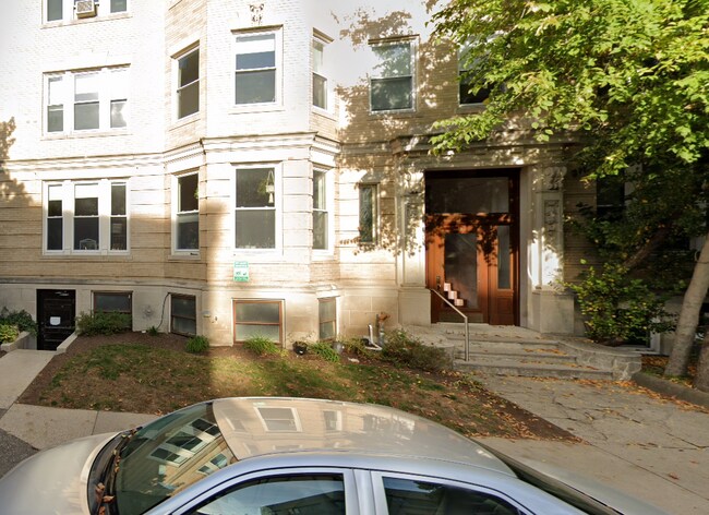 19 Englewood Ave, Unit X in Brookline, MA - Building Photo - Building Photo