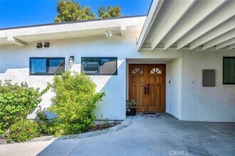 21806 Ybarra Rd, Unit 3 in Los Angeles, CA - Building Photo - Building Photo