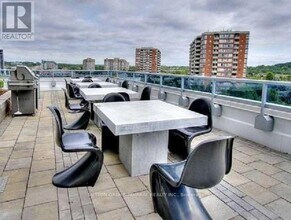 9471 Yonge St in Richmond Hill, ON - Building Photo - Building Photo