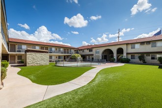 Siegel Suites Tucson in Tucson, AZ - Building Photo - Building Photo