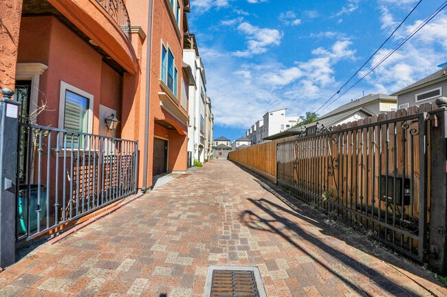 property at 1141 W 23rd St