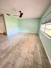 905 N Crystal Ter in Plant City, FL - Foto de edificio - Building Photo
