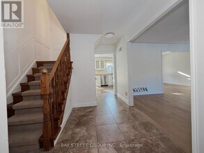 1412 Peerless Ct in Oakville, ON - Building Photo - Building Photo