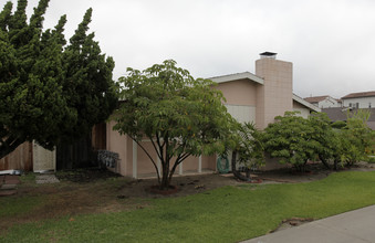 3049 W Coolidge Ave in Anaheim, CA - Building Photo - Building Photo