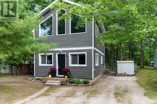 85 Melrose Ave in Wasaga Beach, ON - Building Photo