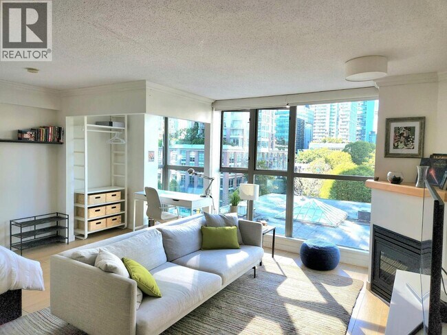 928 Richards St in Vancouver, BC - Building Photo - Building Photo