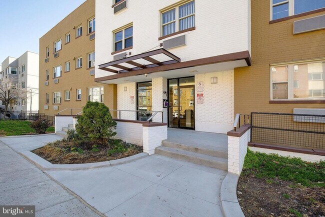 property at 738 Longfellow St NW