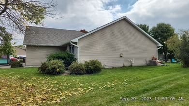 3181 Westowne Ct in Appleton, WI - Building Photo - Building Photo
