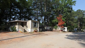 Double E Mobile Home Ranch in Riverdale, GA - Building Photo