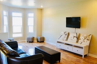 2501 W 36th St, Unit 13 in Chicago, IL - Building Photo - Building Photo