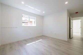 1555 NW 34th St in Miami, FL - Building Photo - Building Photo