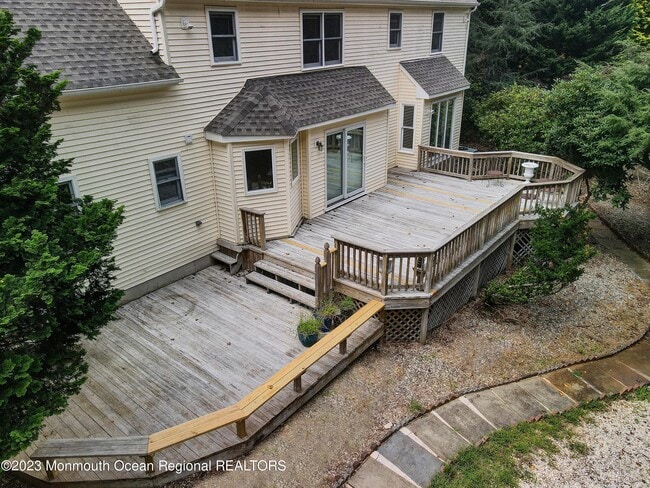 18 Seven Oaks Dr in Holmdel, NJ - Building Photo - Building Photo