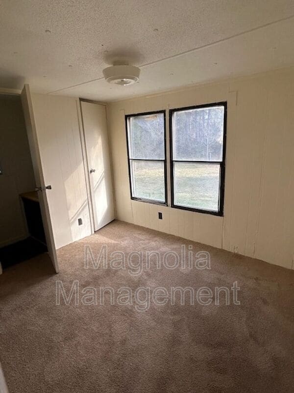 127 Country Oak Dr in Warrenton, NC - Building Photo - Building Photo