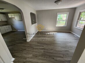 924 Vasbinder Dr in Anderson, IN - Building Photo - Building Photo