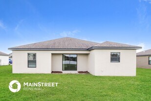 719 Center Lake St in Lehigh Acres, FL - Building Photo