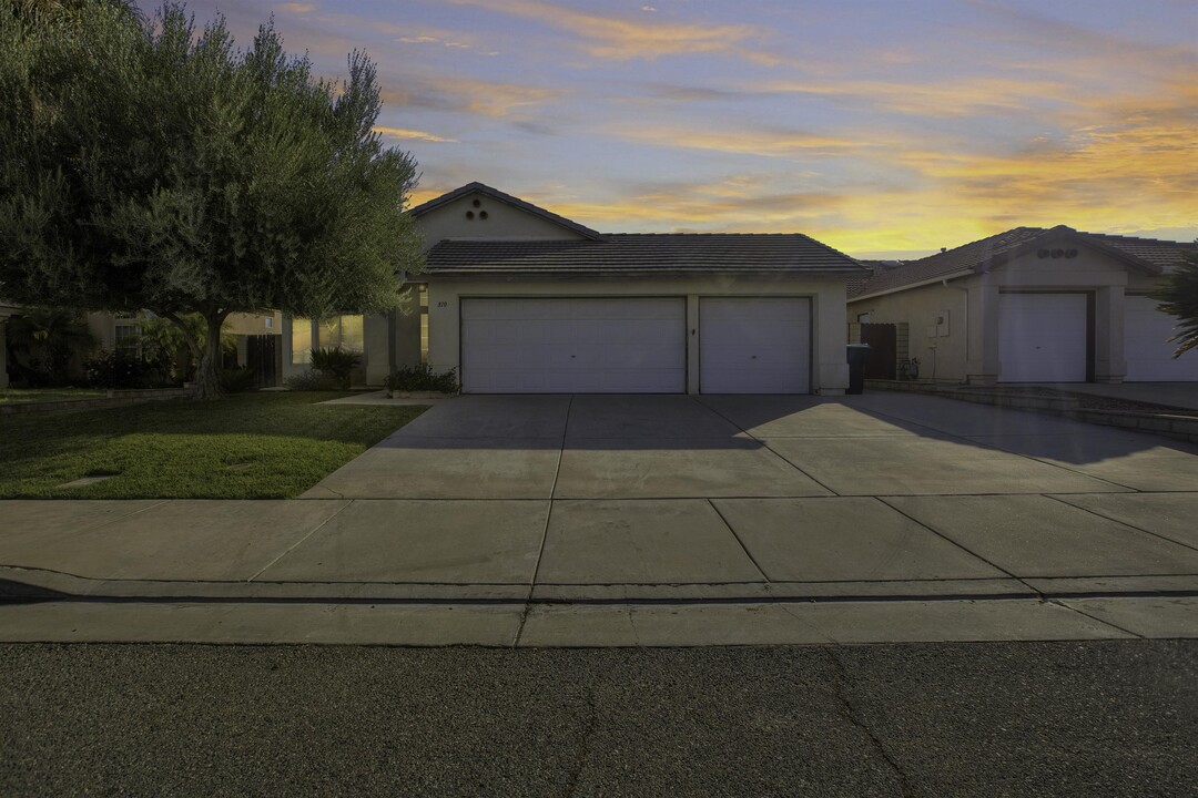 810 Colorado Dr in Hemet, CA - Foto de edificio