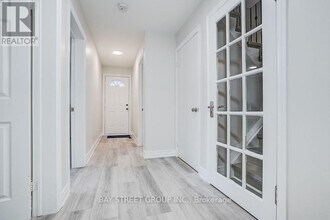 269 Shawnee Cir in Toronto, ON - Building Photo - Building Photo