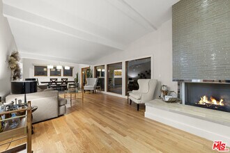 2601 Nichols Canyon Rd in Los Angeles, CA - Building Photo - Building Photo