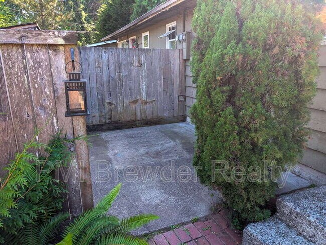 525 Madison St in Everett, WA - Building Photo - Building Photo
