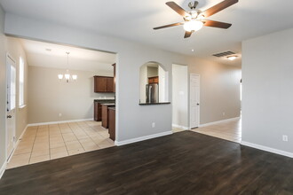 300 Meadow Ridge Dr in Anna, TX - Foto de edificio - Building Photo