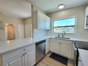6267 Hampton Dr N in St. Petersburg, FL - Building Photo - Building Photo
