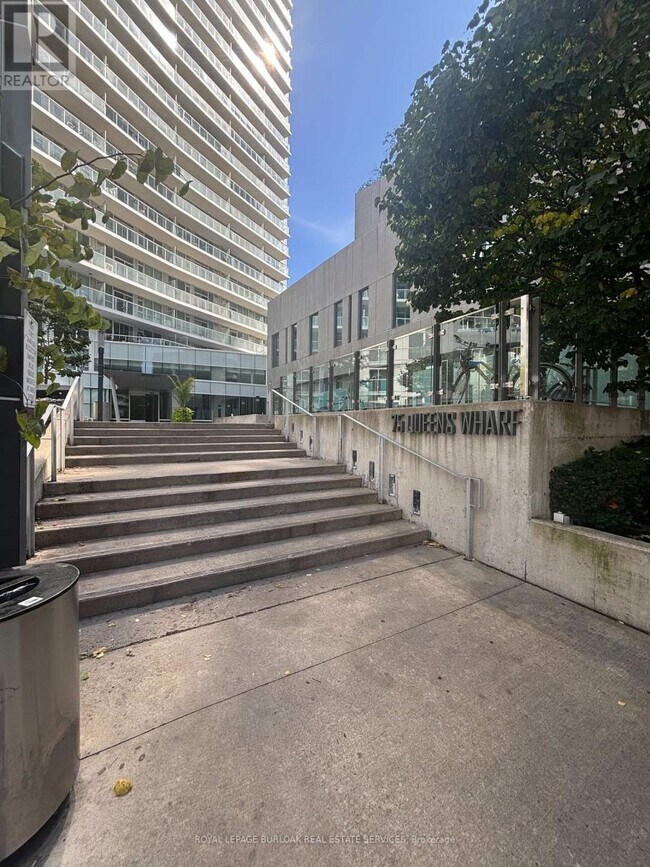 property at 75-375 Queens Wharf Rd