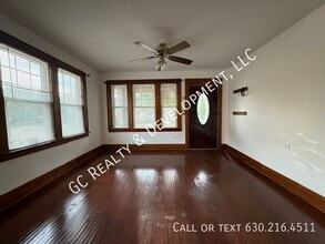 454 Moseley St in Elgin, IL - Foto de edificio - Building Photo