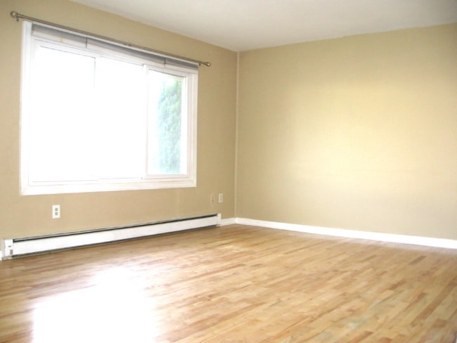 5664 Greens Dr in Allentown, PA - Building Photo - Building Photo