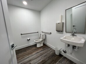 1550 N Dixie Hwy in Boca Raton, FL - Building Photo - Building Photo