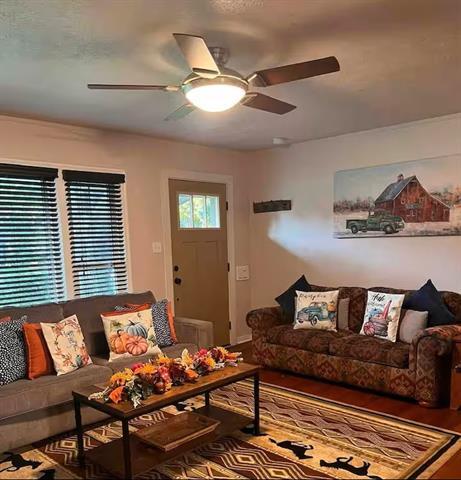 3713 S Hills Ave in Fort Worth, TX - Building Photo - Building Photo