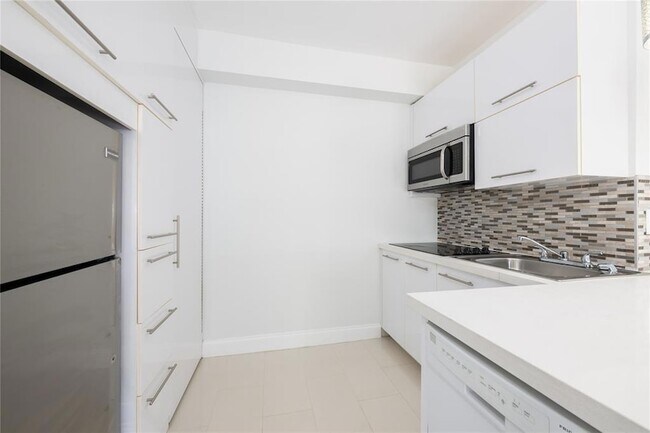 207 SE 10th Ter, Unit 4 in Fort Lauderdale, FL - Building Photo - Building Photo