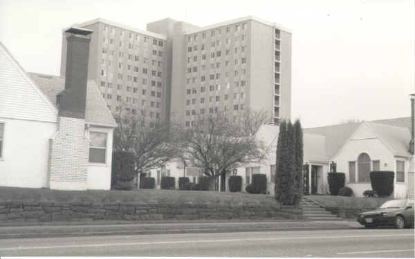 4325 NE Halsey St in Portland, OR - Building Photo - Building Photo