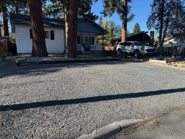 325 SW Mc Kinley Ave in Bend, OR - Building Photo - Building Photo