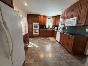 32 Landview Dr in Kings Park, NY - Building Photo - Building Photo