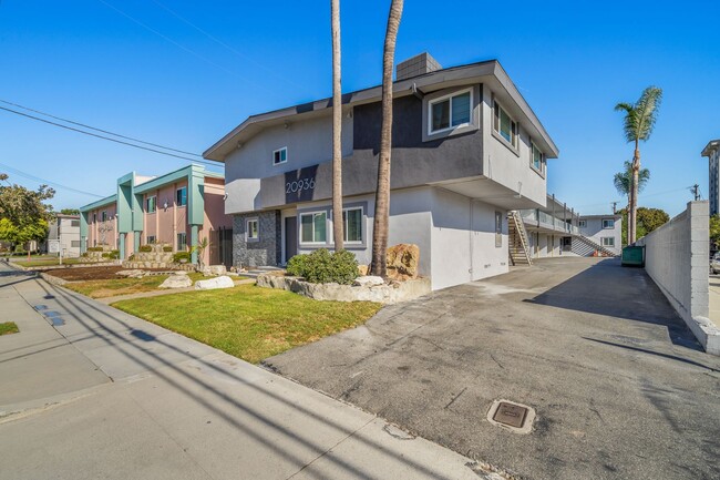 Linda Apartments in Torrance, CA - Foto de edificio - Building Photo