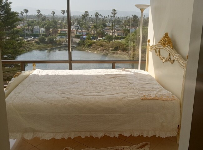 4316 Marina City Dr in Marina Del Rey, CA - Building Photo - Building Photo