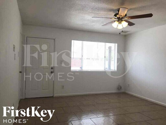 8707 N 41st Ave in Phoenix, AZ - Foto de edificio - Building Photo