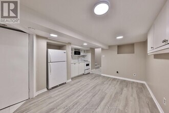 47 Washington Ave in Oakville, ON - Building Photo - Building Photo