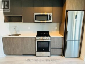 801 The Queensway in Toronto, ON - Building Photo - Building Photo