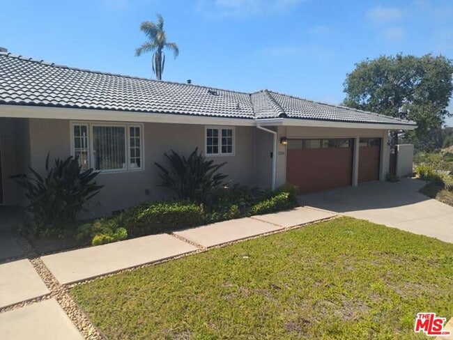 1156 Las Pulgas Pl in Los Angeles, CA - Building Photo - Building Photo