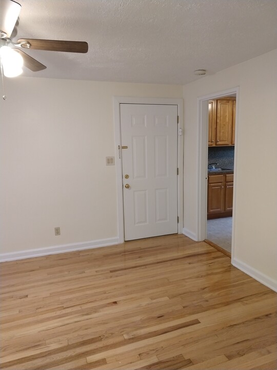 15 Carolyn Ter, Unit 15b in Roselle, NJ - Building Photo