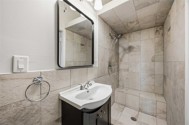 property at 5302 Saxon Dr