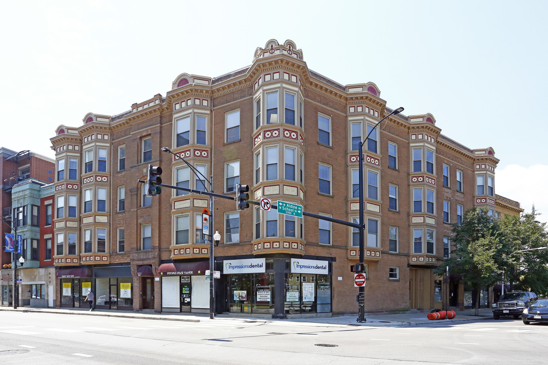 3264-3270 N Clark St in Chicago, IL - Building Photo