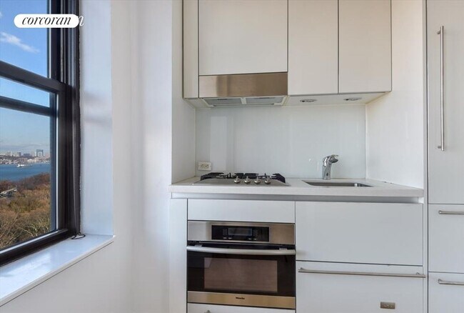 230 Riverside Dr in New York, NY - Building Photo - Building Photo
