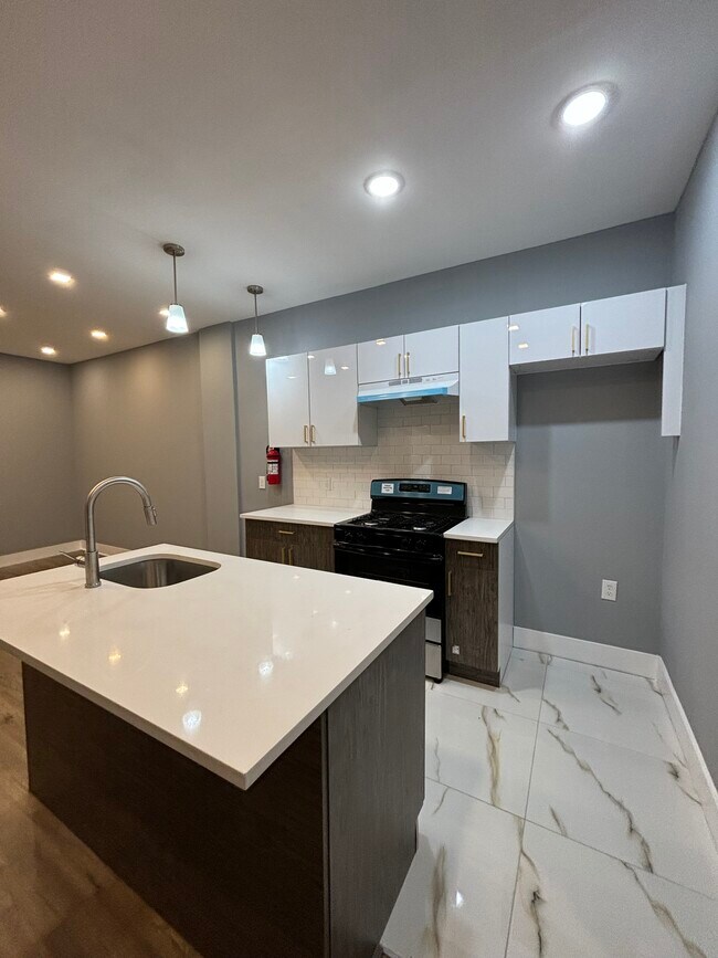 812 Clinton Ave, Unit G in Newark, NJ - Building Photo - Building Photo