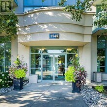 2545 Erin Centre Blvd in Mississauga, ON - Building Photo - Building Photo