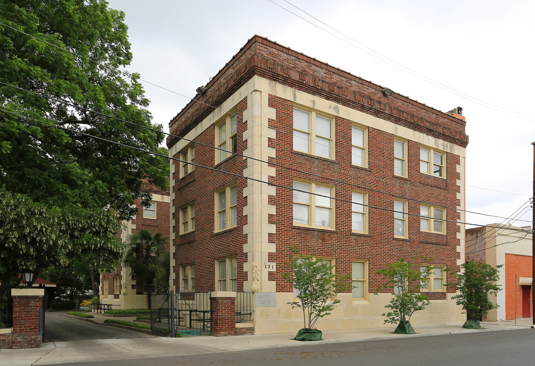 Toltec Apartments in San Antonio, TX - Building Photo